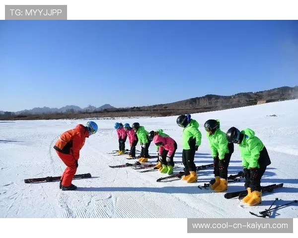 冰雪运动学院推动少儿滑雪教学的区域合作与示范，少儿滑雪冬令营